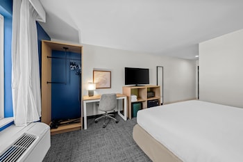 Room, 1 King Bed, Accessible, Bathtub (Mobility & Hearing)