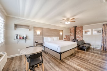 Suite, 1 King Bed