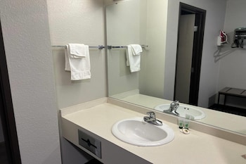 Suite, 2 Queen Beds, Accessible, Lake View
