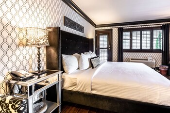 Suite, 1 King Bed, Non Smoking, Balcony