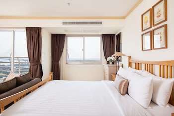 Deluxe Studio, River View