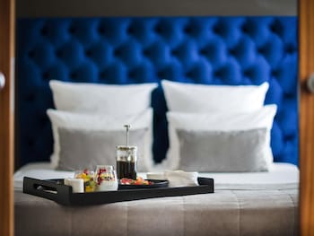 Suite, 1 Queen Bed