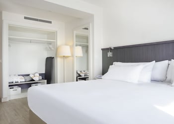 Premium Suite, Partial Sea View