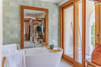 The Level, Petite Villa