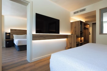 Innside Connecting Room