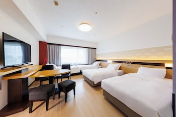 East Wing Family Room, (For 4 adults), Non Smoking(1 bed for over age of 7)