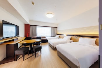 East Wing - DELUXE TWIN (For 3 adults), Non Smoking (1 bed for over age of 7)