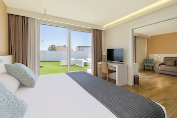 Suite, Sea View (Sol 2 Ad + 2 Ch)