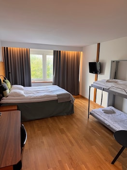Family Room, Multiple Beds, Non Smoking