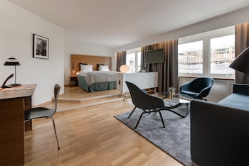 Deluxe Room, Non Smoking (2 Single Beds and Sofa Bed)