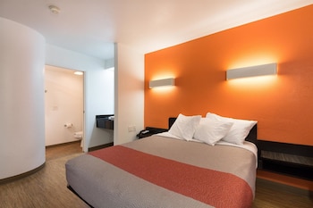 Standard Room, 1 Queen Bed, Non Smoking