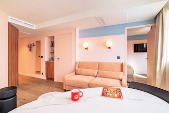 Family Quadruple Room (2 adults & 2 children)