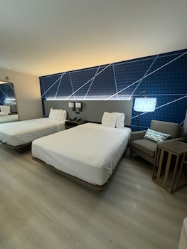 Standard Room, 2 Queen Beds, Non Smoking