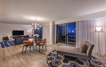 One Bedroom Harbour View Suite