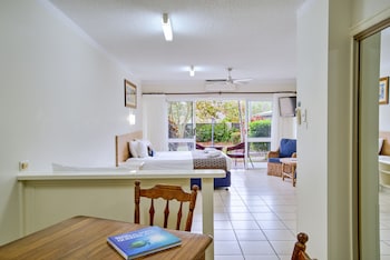 Studio Suite (Hibiscus)