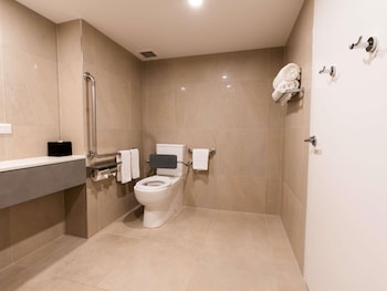 Deluxe Room, 1 Double Bed with Sofa bed, Accessible