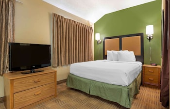 Deluxe Studio, 1 Queen Bed with Sofa bed, Non Smoking