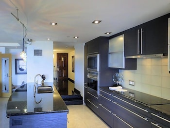 Condo, 2 Bedrooms, Ocean View (2111)