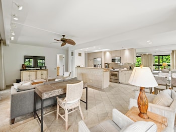 Condo, 2 Bedrooms (425)