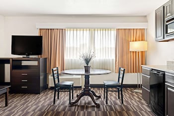 Suite, 1 King Bed, Non Smoking, Jetted Tub