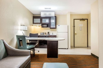 1 Bedroom Suite, 1 Queen Bed, Non Smoking