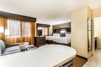 Suite, 2 Queen Beds, Non Smoking