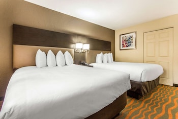 Suite, 2 Queen Beds, Non Smoking
