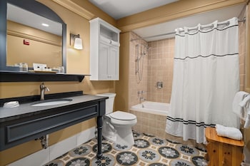 Room, 2 Queen Beds (Pinnacle, Orchard View)
