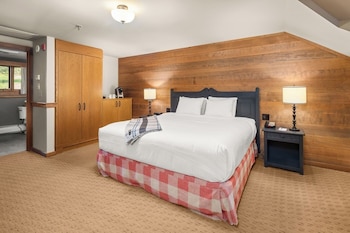 Loft, 1 King Bed with Sofa bed (Hallstat)