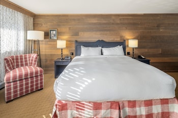 Room, 1 King Bed with Sofa bed (Edelweiss)