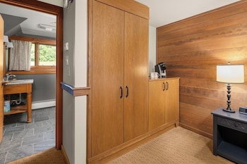 Loft, 1 King Bed with Sofa bed (Hallstat)