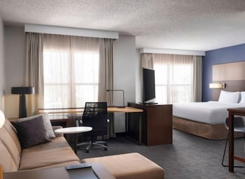 Studio, 1 King Bed with Sofa bed (Hearing Accessible)