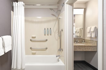 Room, 2 Queen Beds, Accessible Bathtub