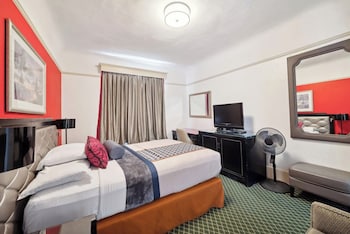 Standard Room, 1 Queen Bed