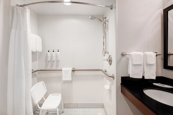 Room, 1 Queen Bed, Hearing Accessible (Roll-in Shower)