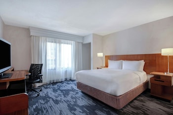 Room, 1 Queen Bed (Mobility/Hearing Accessible, Tub)