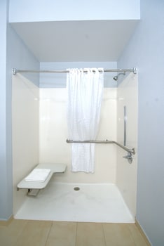Room, 1 King Bed, Hearing Accessible, Non Smoking (Mobility, Roll-in Shower)