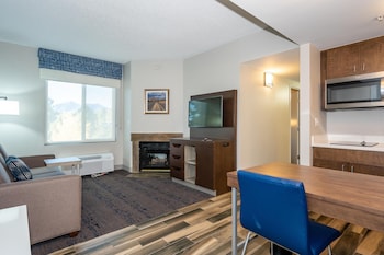Deluxe Suite, 2 Queen Beds, Kitchen