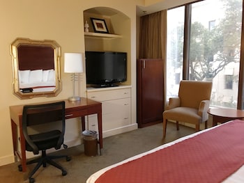Standard Room, 1 King Bed, Roll-in Shower