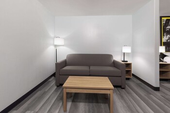 1 King Bed, Studio Suite, Non-Smoking