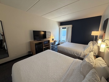 Room, 2 Queen Beds, Microwave