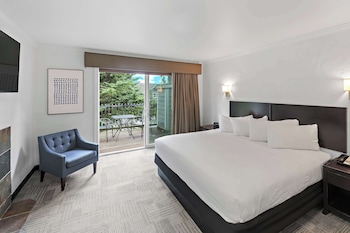Suite, 1 King Bed, Non Smoking, Balcony (with Sofabed)