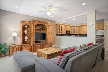 2-Bedroom 2-Bath With Loft Garden View
