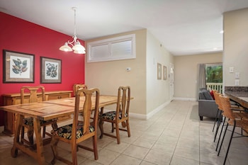 2-Bedroom 2-Bath With Loft Garden View