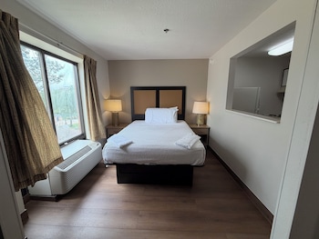 Deluxe Studio, 1 Queen Bed with Sofa bed, Accessible, Non Smoking