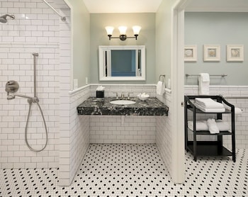 Standard Suite, Mobility Accessible