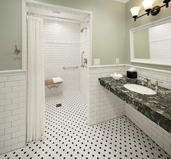 Standard Suite, Mobility Accessible