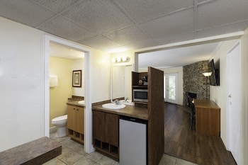 Signature Room, 1 King Bed, River View