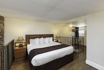 Signature Loft, 1 King Bed with Sofa bed, River View