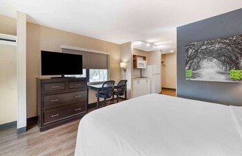 Studio, 1 King Bed, Non Smoking